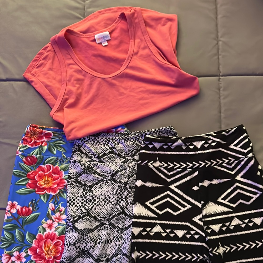 LuLaRoe full outfit set (3 pair of leggings and one top that matches all)